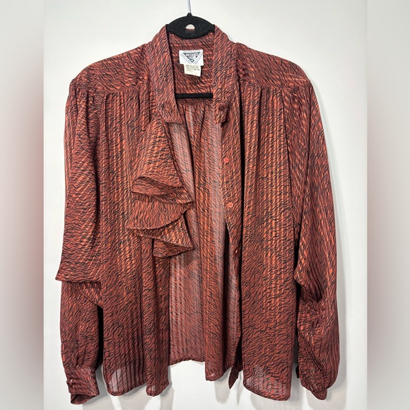 Vintage button up blouse with Labelle detail - Picture 2 of 6